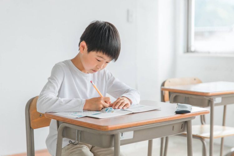 男子は中学受験の証明写真で何を着るべき？普段着から制服まで適した服装を解説3