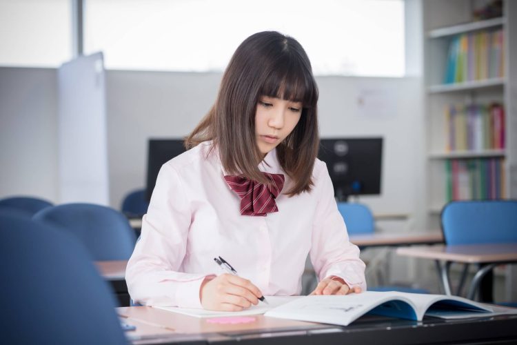 <女子編>大学受験の写真は私服でOK？適切な服装や注意点を解説！2